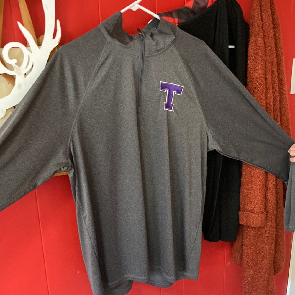 Quarter zip lightweight pullover